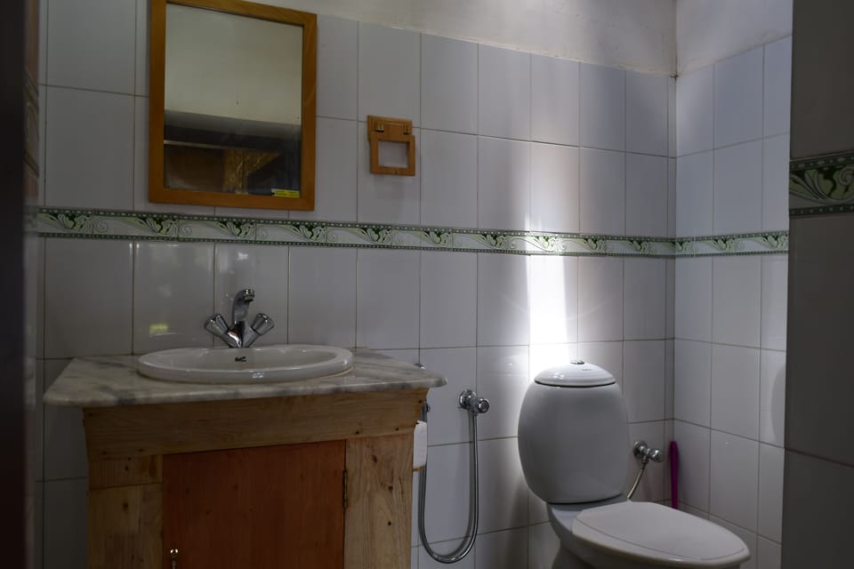 Standard Room | Bathroom | Shower, free toiletries, towels, soap