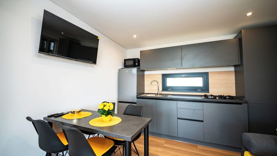 House | Private kitchen | Fridge, microwave, oven, stovetop