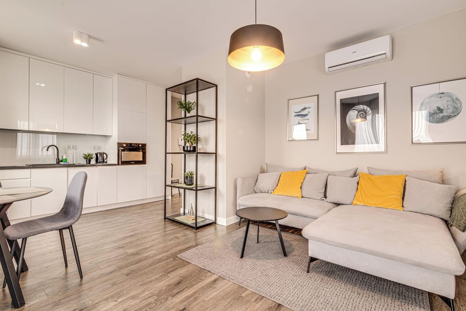 Comfort Apartment, 1 Bedroom | Living room | 37-inch Smart TV with digital channels