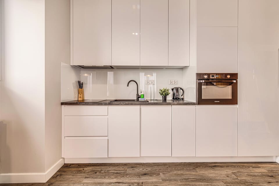 Comfort Apartment, 1 Bedroom | Private kitchenette | Fridge, microwave, oven, stovetop