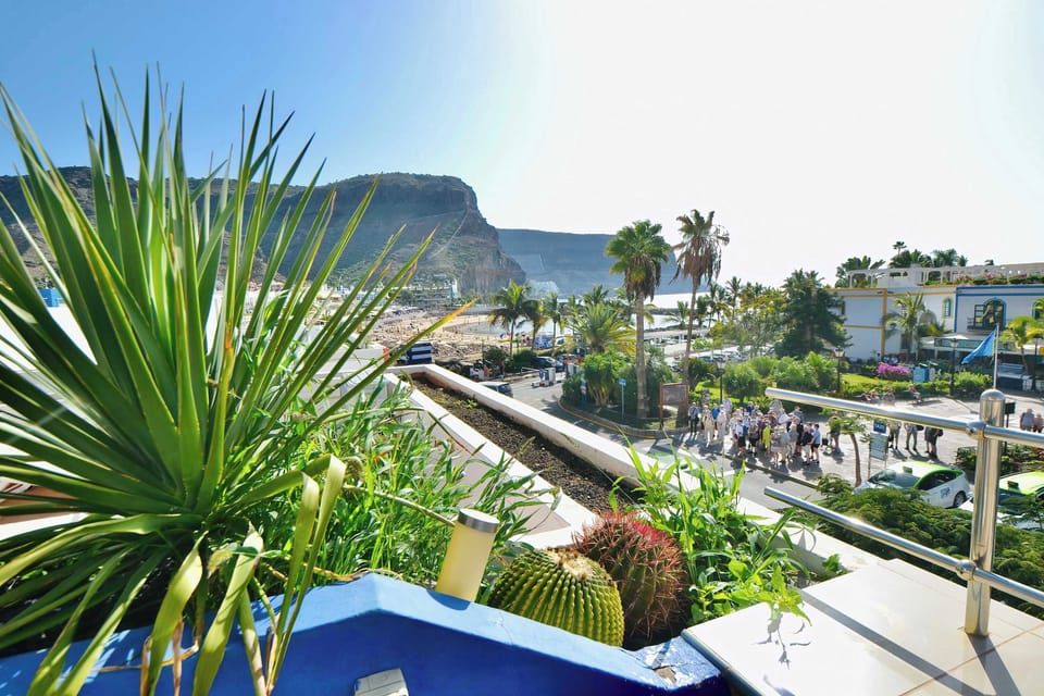 Views towards the beach. Casa Vivienne in Playa de Mogan promises an unforgettable stay for all visitors.