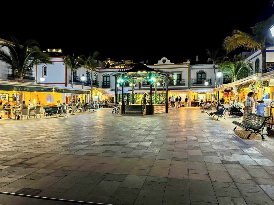 The marina promenade is lined with restaurants, cafes, bars, and shops, offering a variety of options for dining and browsing. 