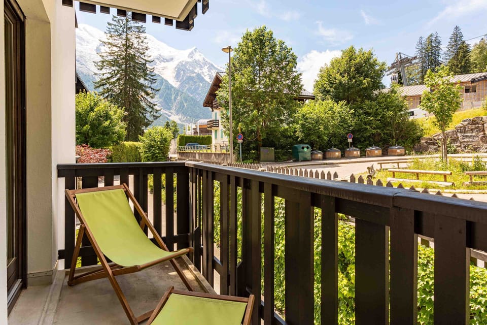 Second Balcony with Mountain views