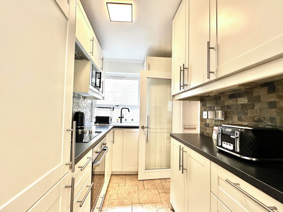 Apartment | Private kitchen | Fridge, microwave, oven, stovetop
