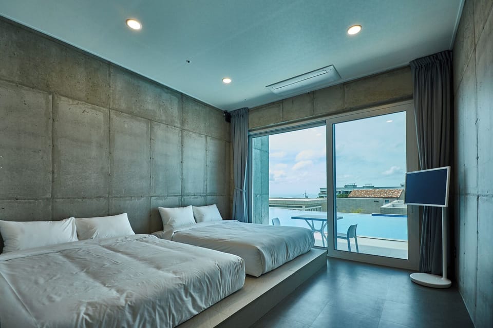 Nueve Resort (Base 2 People / Maximum 4 People) | Premium bedding, soundproofing, free WiFi