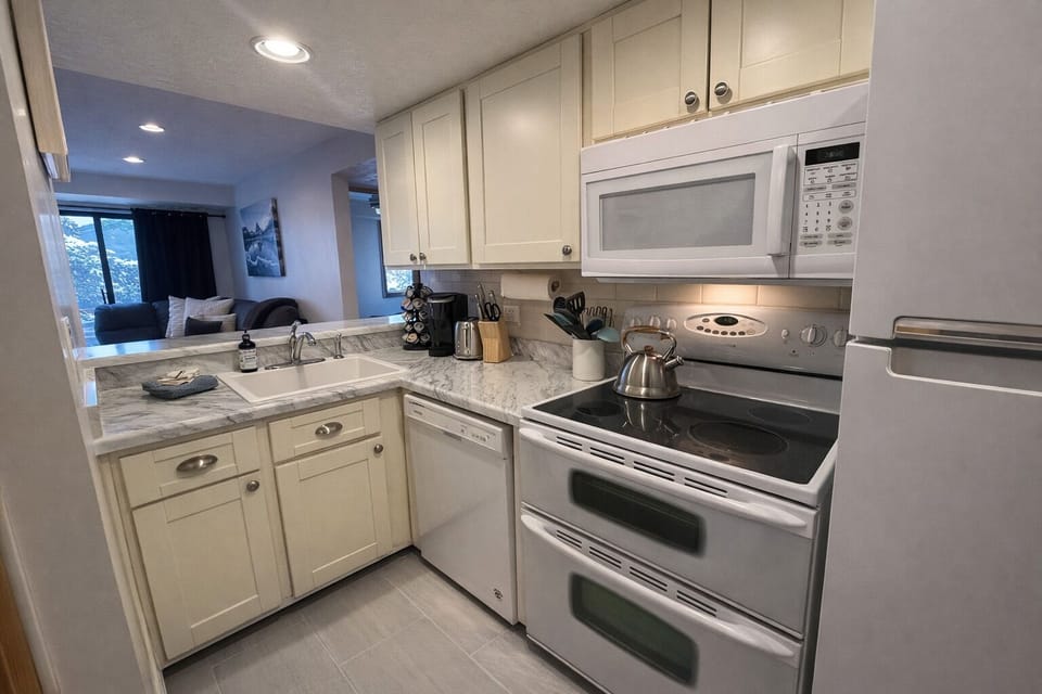 Condo, 2 Bedrooms | Private kitchen | Coffee/tea maker, fridge, oven, electric kettle