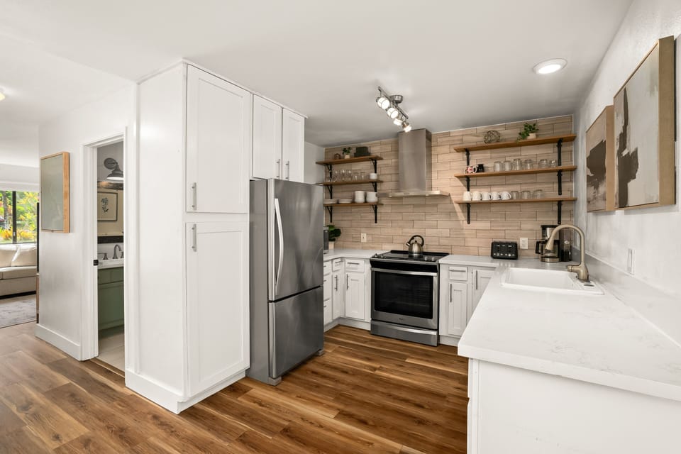 Condo, 3 Bedrooms | Private kitchen | Coffee/tea maker, fridge, oven, stovetop