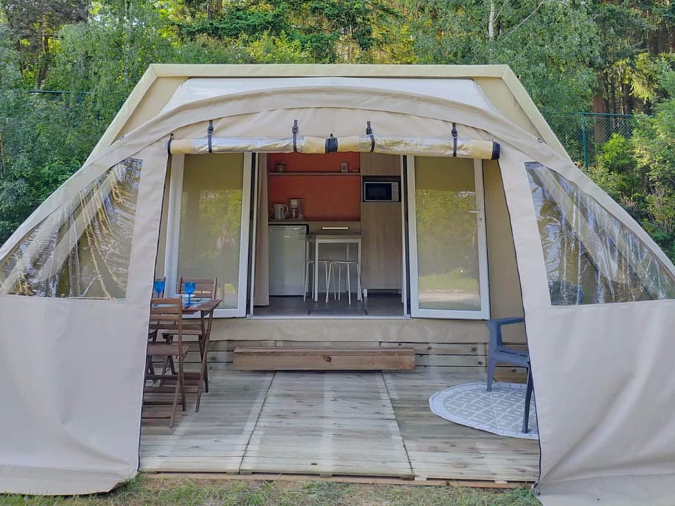 Tent | Exterior