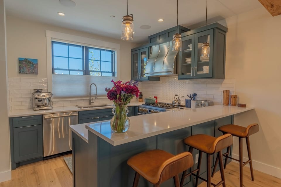 Larkspur Kitchen and Counter Seating