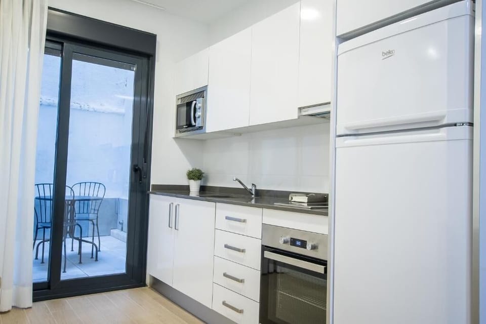 Senior Apartment | Cribs/infant beds, free WiFi, bed sheets