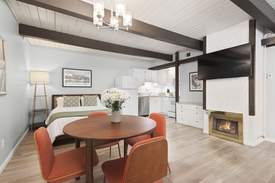 `The bed was so comfortable with the ambiance of the fire place made it easy to wind down. The temperature of the condo was easily adjustable. Charlie was a great host and we look forward to returning next year!` - Tyler, 2025