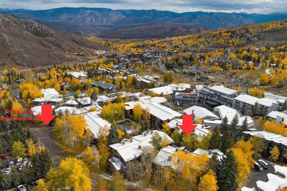 Close to the action! The unit sits just one block from the Snowmass Mall - home to restaurants, bars, cafes, and ski shops. No need to go into Aspen—everything you need is right here in Snowmass!