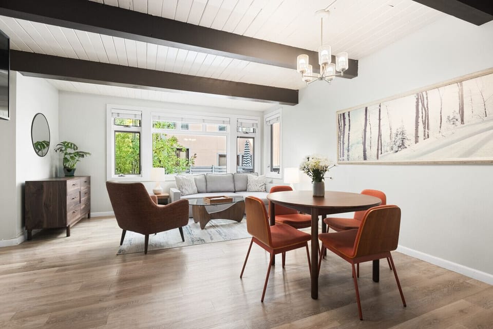 `Charlie was a great host and the condo was very clean and well stocked.  We have rented from Charlie before and it has always been a pleasant experience` - Sarah, 2025