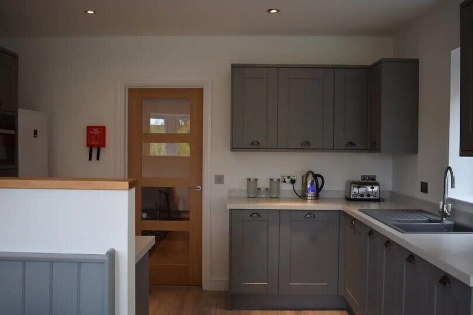 Modern Fully Equiped Kitchen