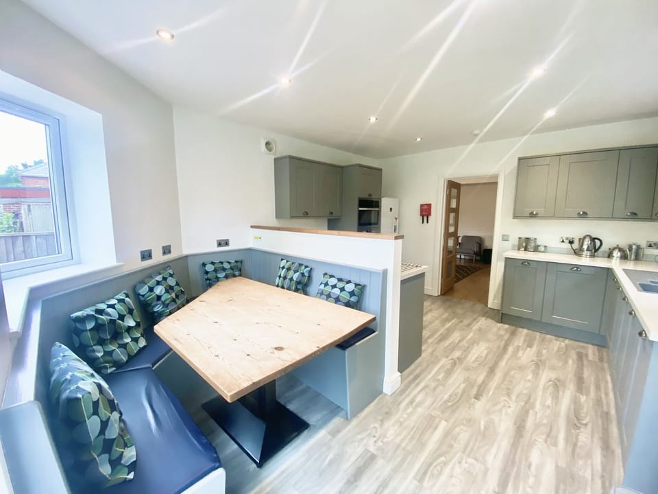 Cosy Dinign in the kitchen (or on the terrace outside) 