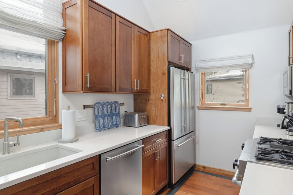 Kitchen - Fully appointed kitchen
