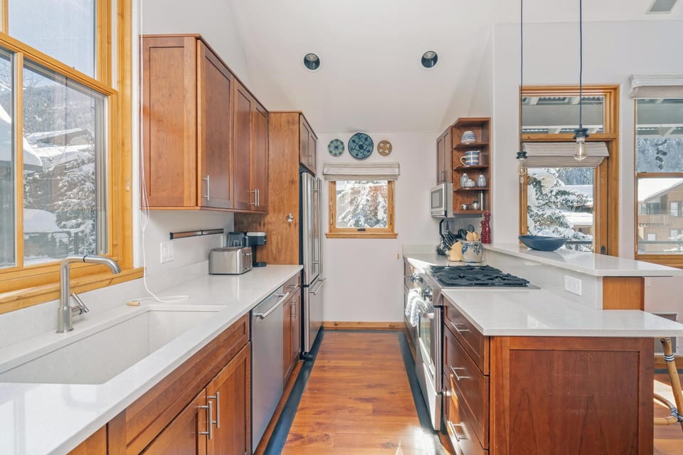 Kitchen - Fully appointed kitchen