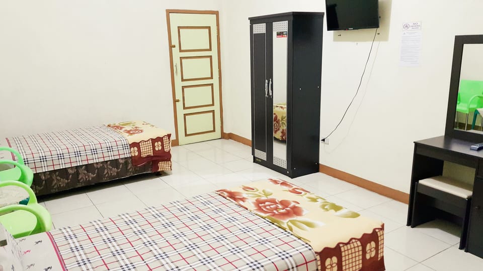 Superior Single Room, Park View | Desk, rollaway beds (surcharge), WiFi (free), bed sheets