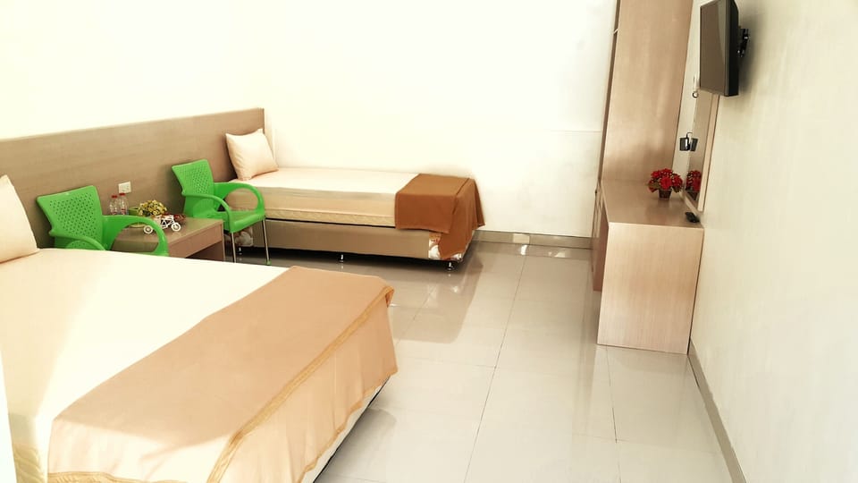 Deluxe Single Room, Park View | Desk, rollaway beds (surcharge), WiFi (free), bed sheets