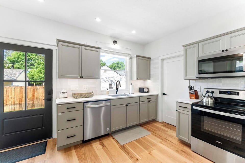 Kitchen (2)