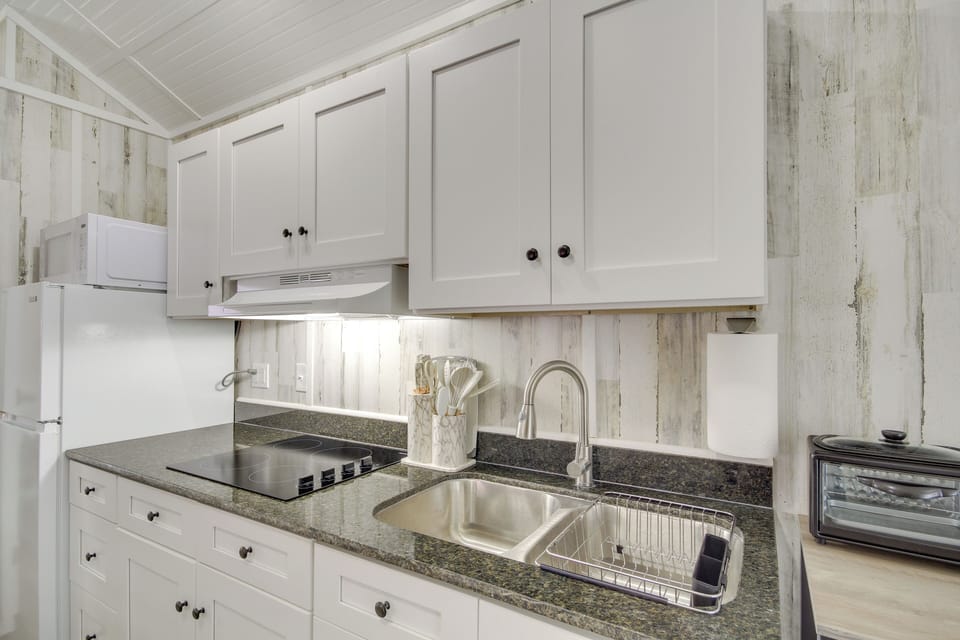 Kitchenette | Cooking Basics | 4-Burner Stovetop