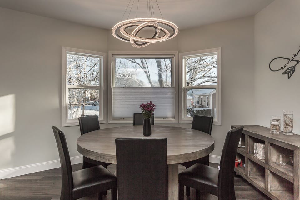 Dining Area with 6 Chairs