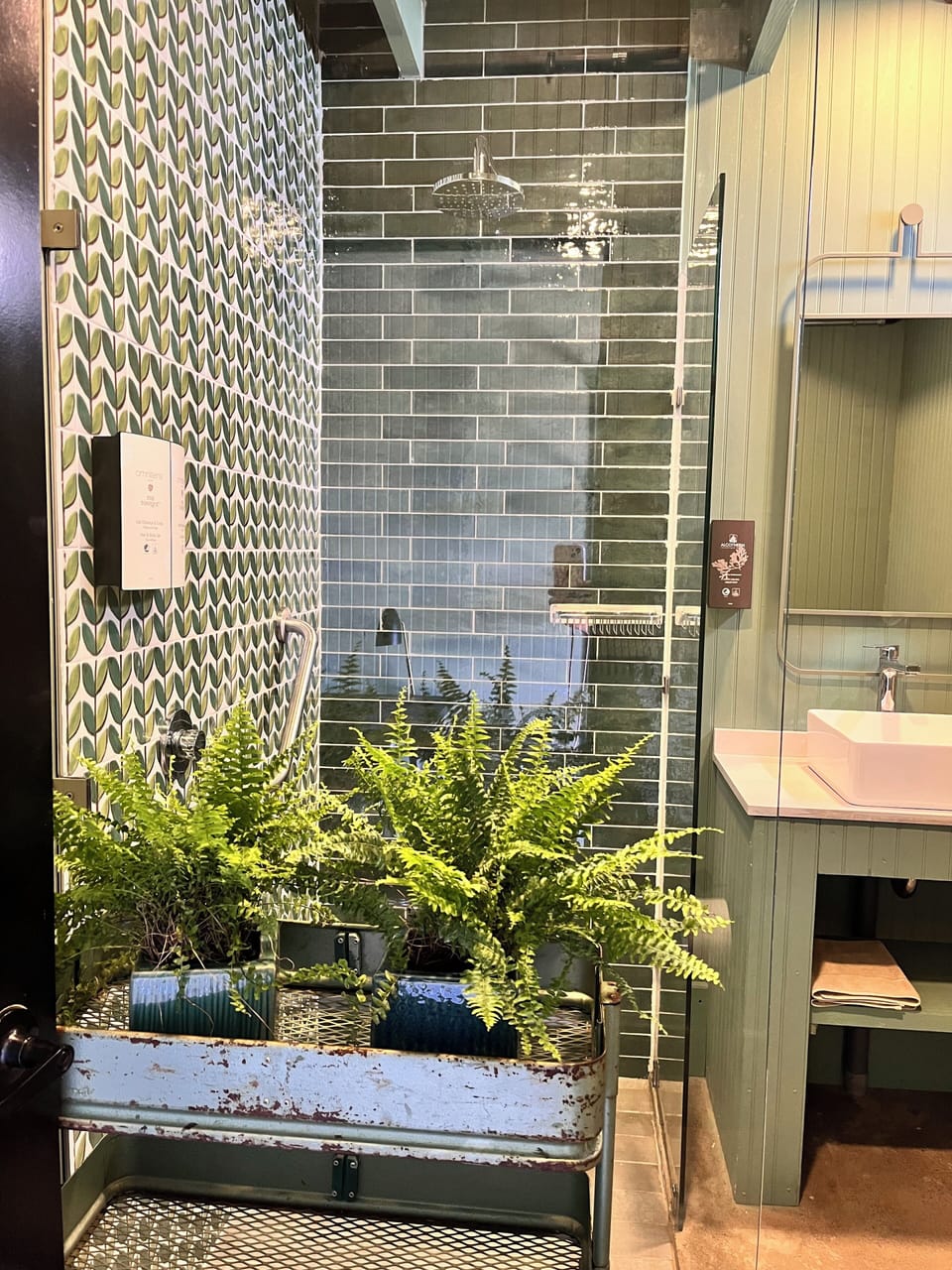 Comfort Room, Garden View | Bathroom | Shower, hair dryer, bidet, towels