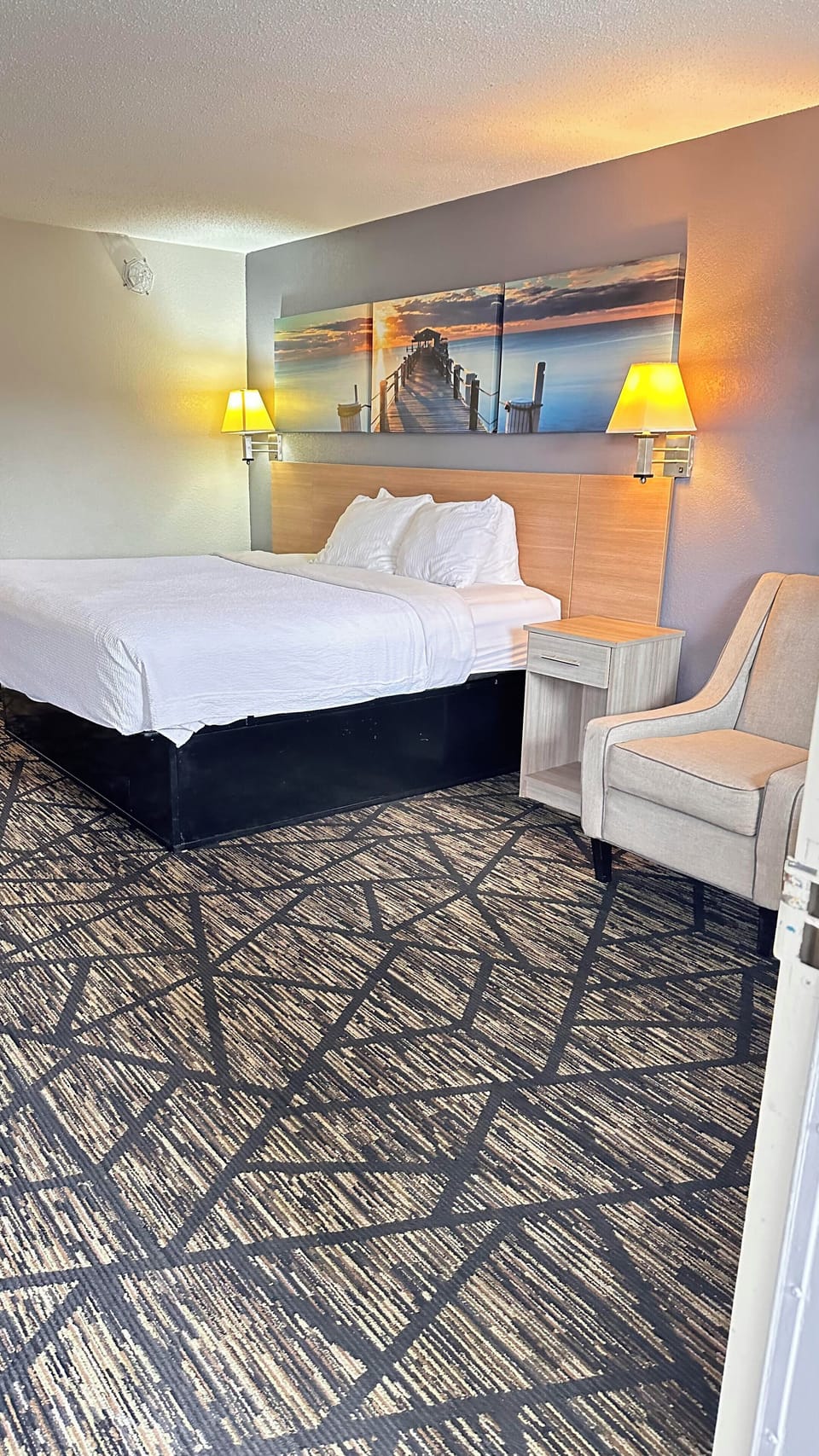 Basic Room, 1 King Bed | Free WiFi, bed sheets