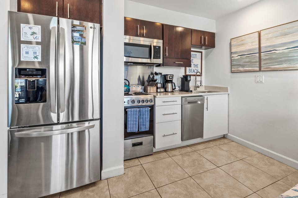 A full kitchen!