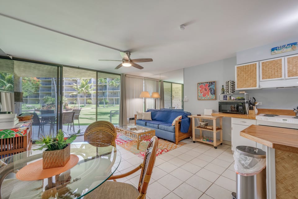 Deluxe Apartment, Garden View | Living area | Flat-screen TV