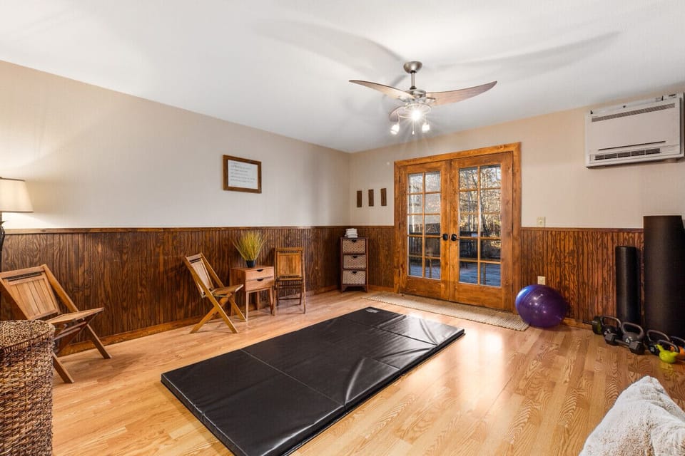 Yoga/stretching room
