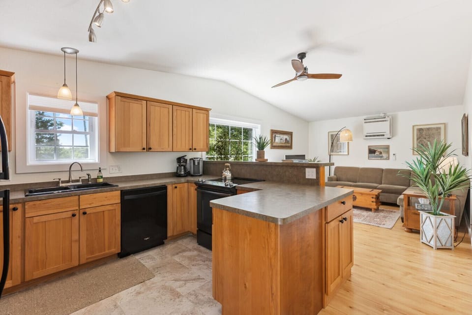Full kitchen