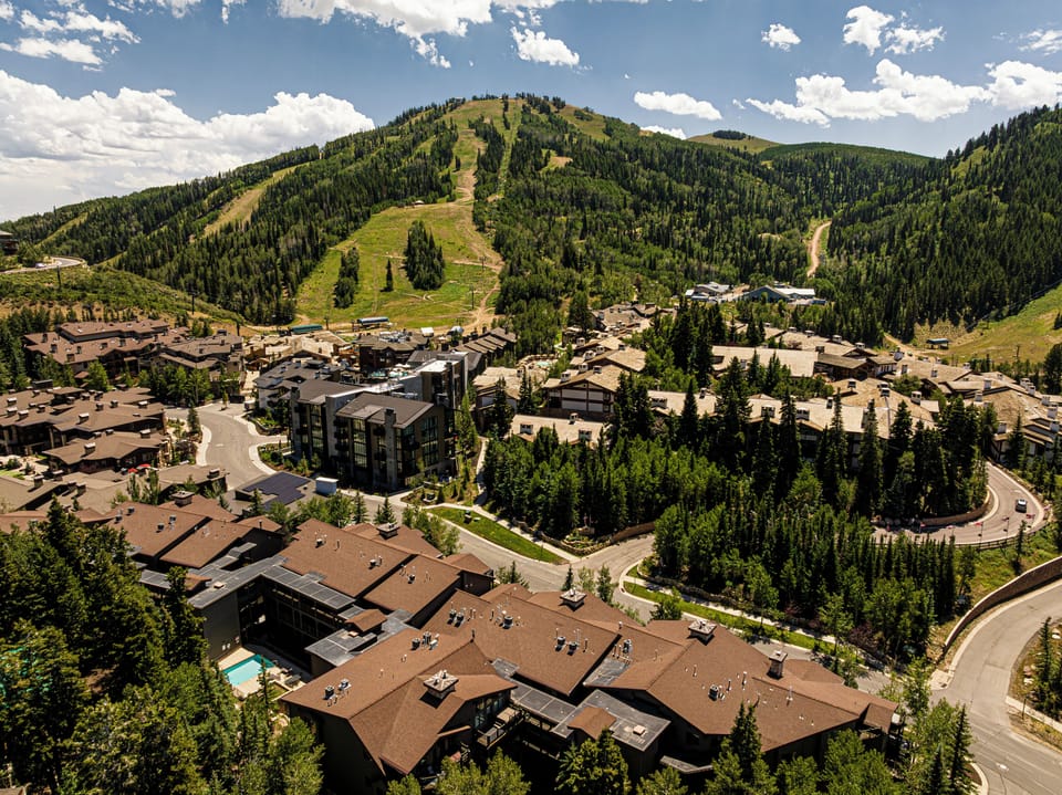 Just minutes to the Deer Valley slopes, restaurants and more!