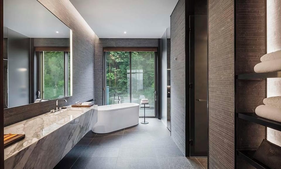 [Breakfast included for 6] Prestige Penthouse | Bathroom | Hair dryer, bathrobes, slippers, towels