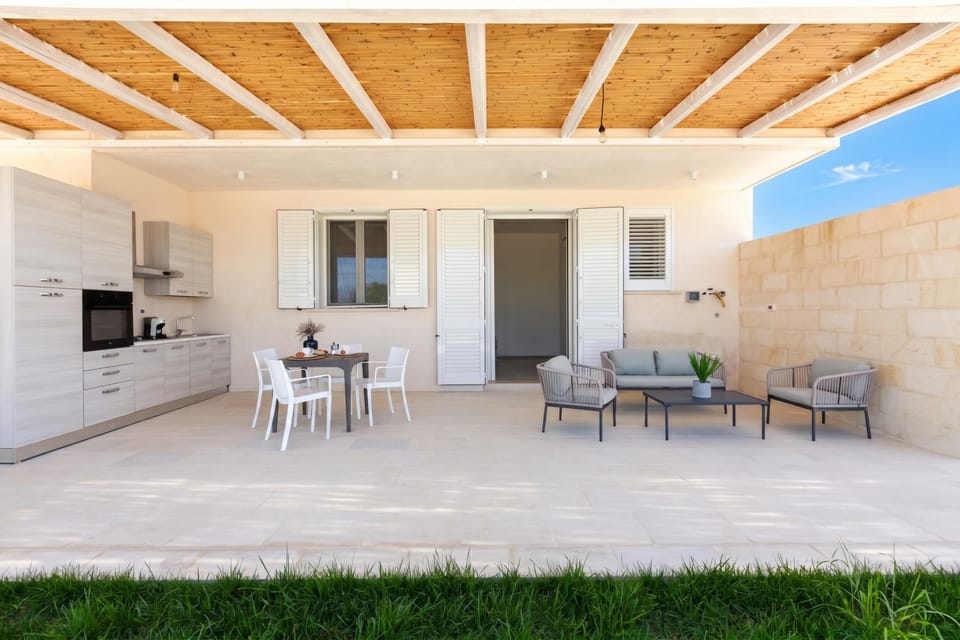 Outdoor kitchen