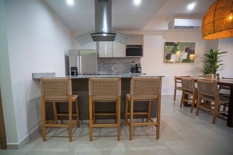 Deluxe Apartment, Beach View | Private kitchen