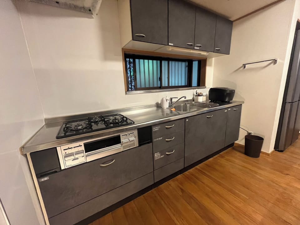 Room | Private kitchen | Full-size fridge, microwave, oven, stovetop