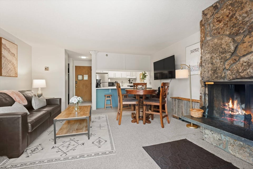 This cozy one bedroom offers the conveniences of home with a full kitchen, comfortable living room, dining space and a flat screen TV.