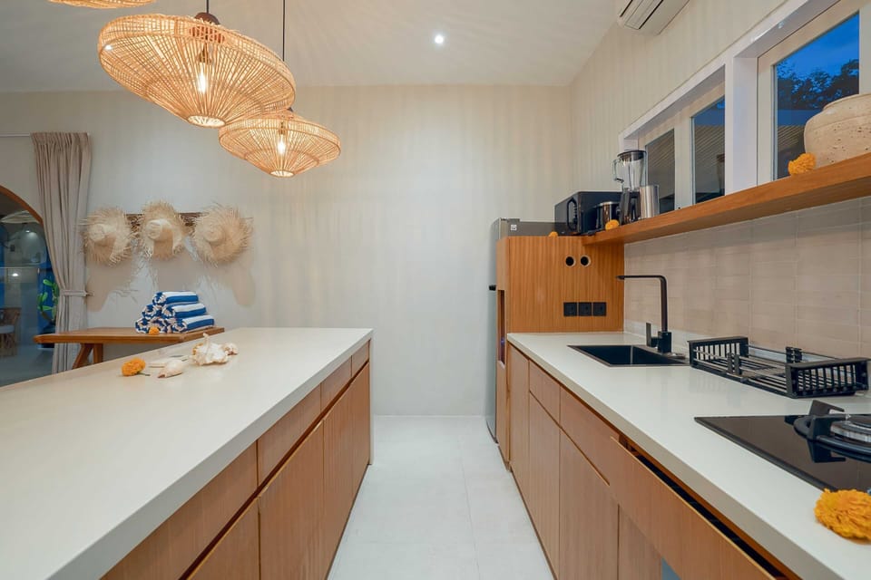 Basic Villa | Private kitchen | Fridge, microwave, oven, stovetop