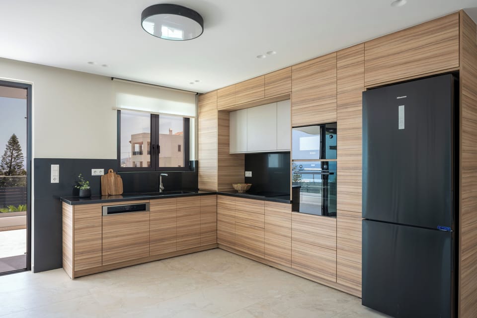 A fully equipped kitchen for culinary creations awaits you on the ground floor.