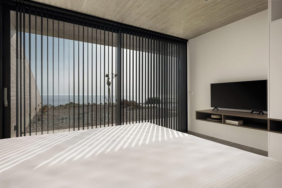 This bedroom also features, an ensuite bathroom with a stand-up shower, an open closet, a 43” TV, a self-controlled A/C, and direct access to the outdoor area.