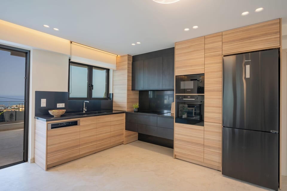 A fully equipped kitchen for culinary creations awaits you on the ground floor.
