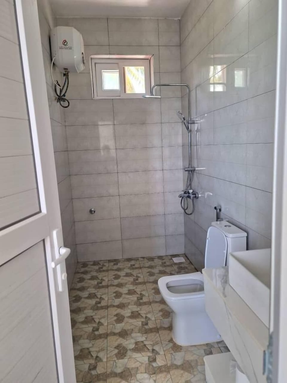 Superior Room, Sea View | Bathroom | Shower, rainfall showerhead, free toiletries, hair dryer