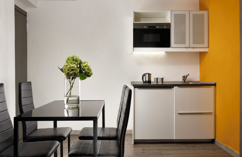 Junior Suite, Garden View | Living area | 33-inch flat-screen TV with cable channels