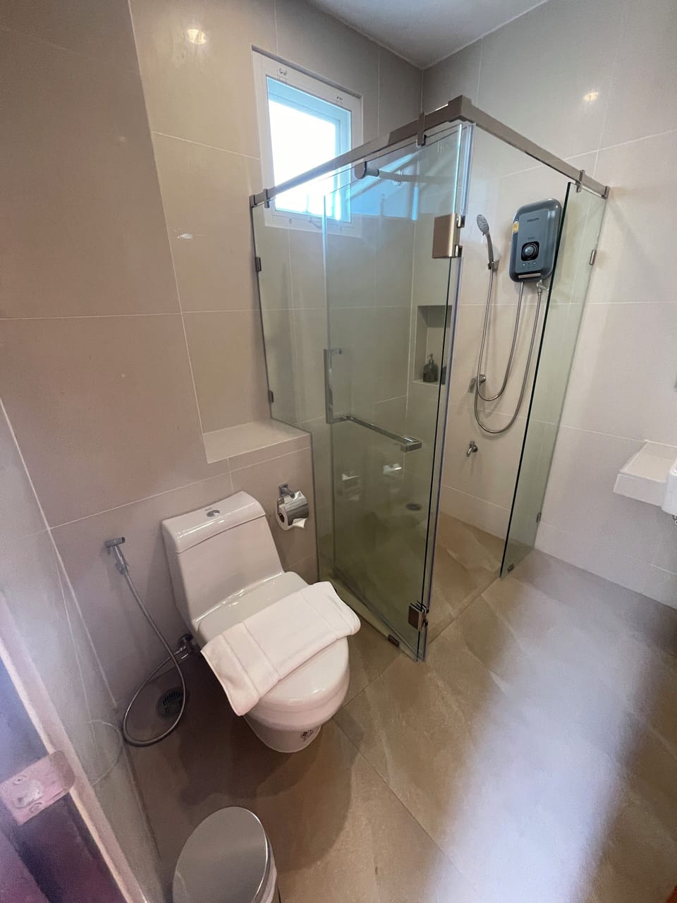 Deluxe Double Room, 1 King Bed, Balcony, Mountain View | Bathroom | Shower, free toiletries, hair dryer, soap