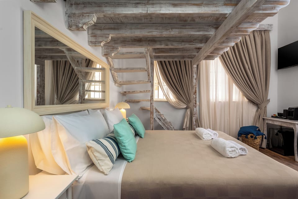 Deluxe Room, Courtyard View | Blackout drapes, soundproofing, iron/ironing board, free WiFi