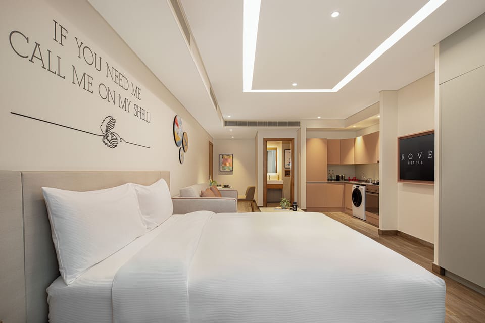 Family Studio | In-room safe, desk, blackout drapes, iron/ironing board