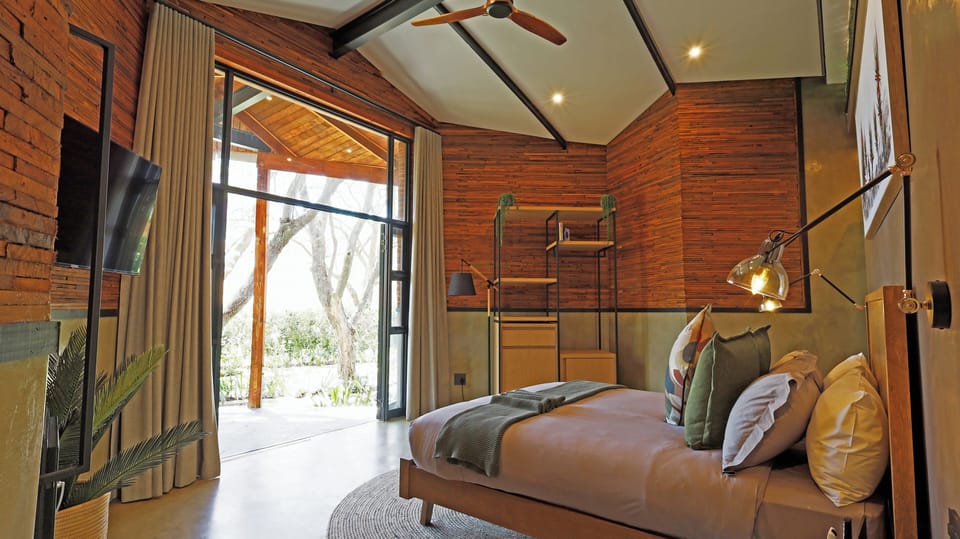 Luxury Cabin, Garden View | Minibar, in-room safe, desk, laptop workspace