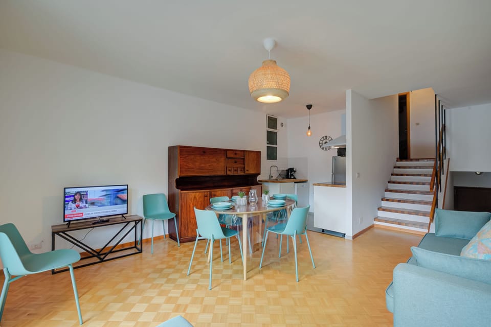 Family Apartment, Multiple Bedrooms (Comfort Tra Fiume E Pini) | Living area | 32-inch Smart TV with cable channels