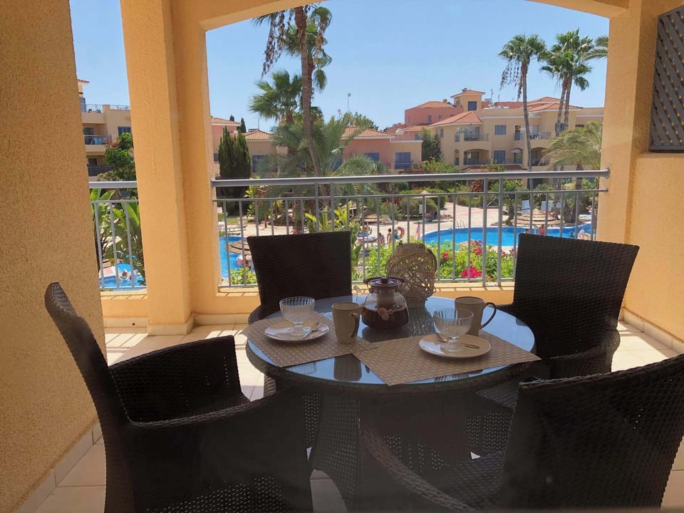 Covered patio for el fresco dining